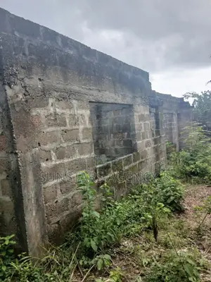 Uncompleted 5 Bedrooms Building