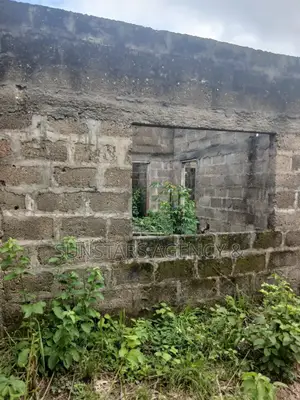 Uncompleted 5 Bedrooms Building