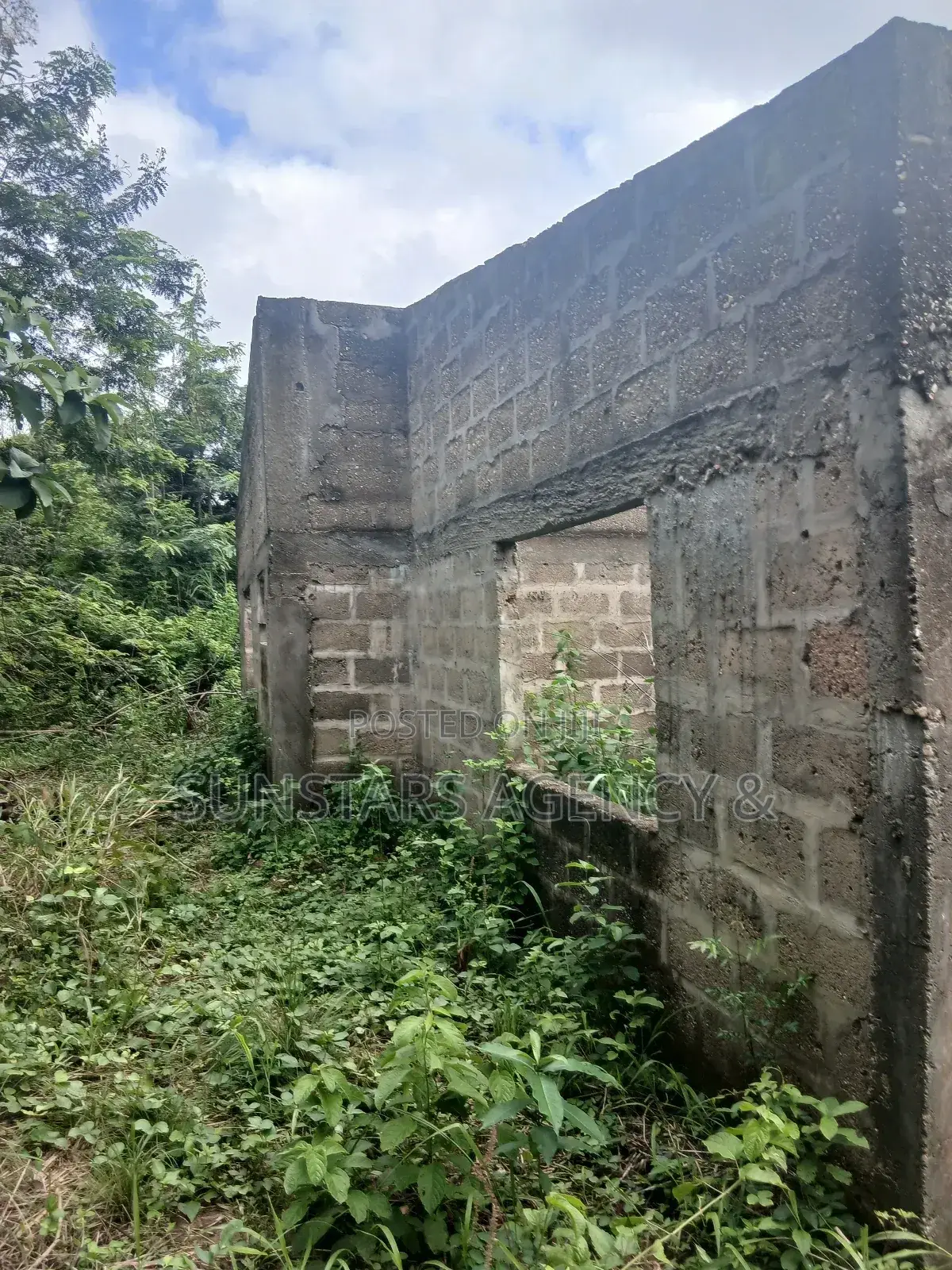 Uncompleted 5 Bedrooms Building