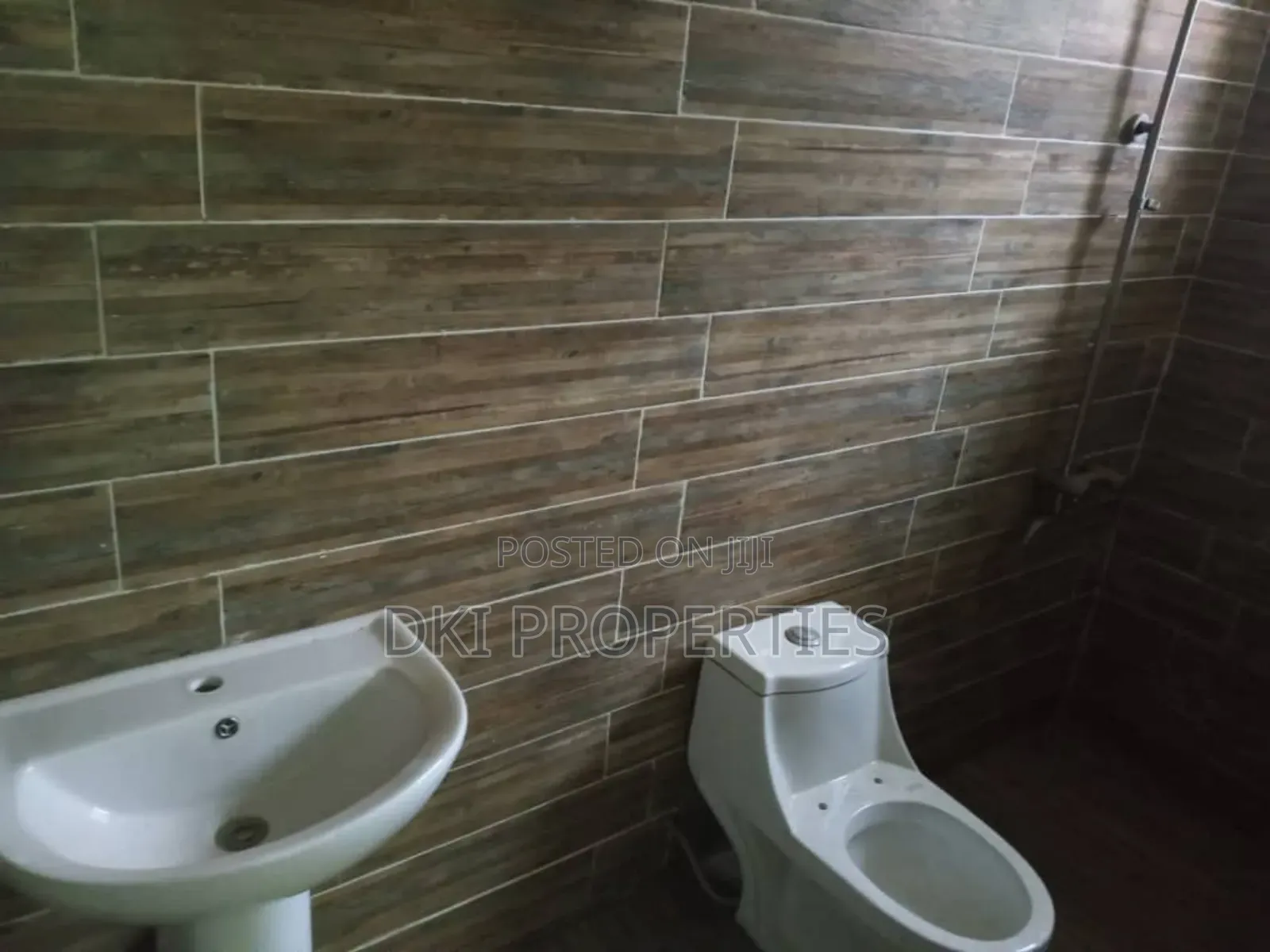 3bdrm House in Dki Properties, Amrahia for sale