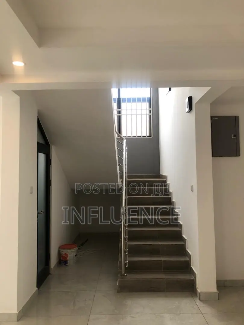 4bdrm House in American House Area, East Legon for sale
