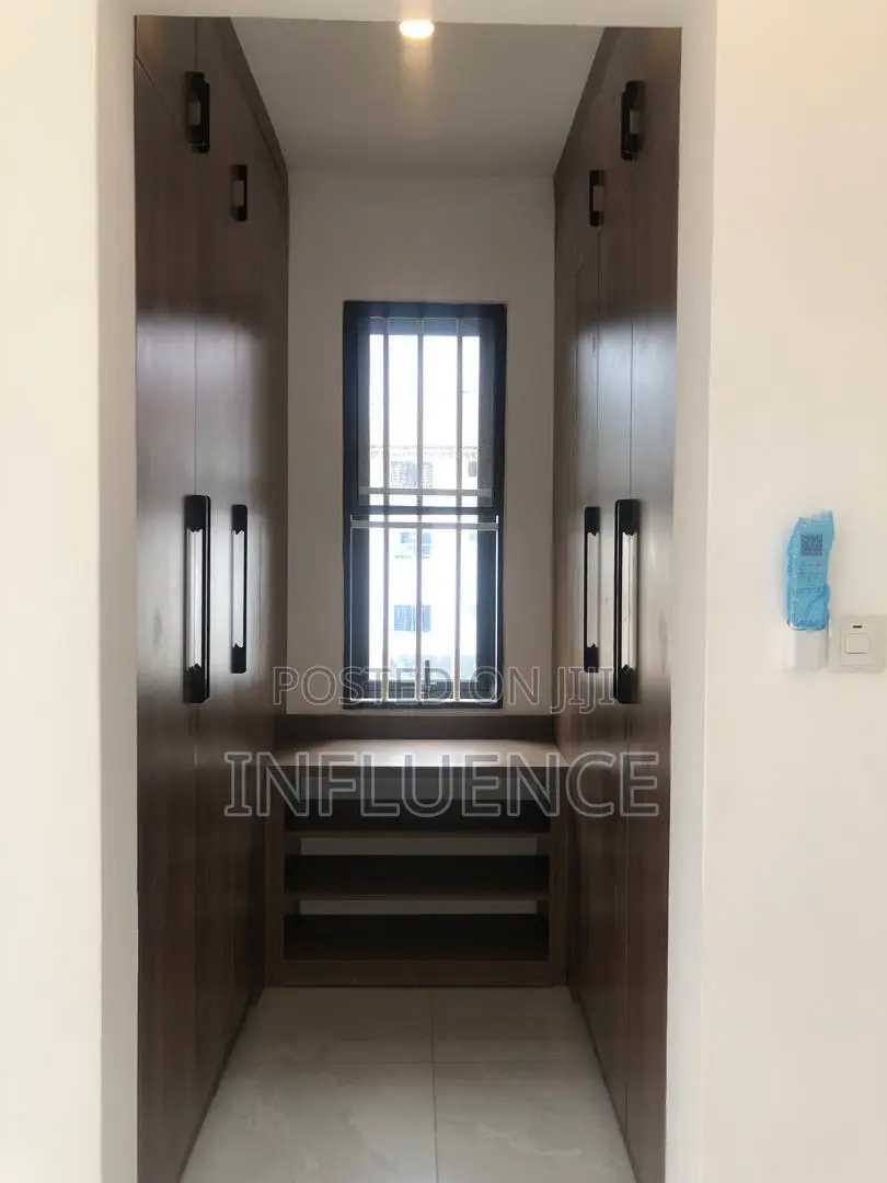 4bdrm House in American House Area, East Legon for sale