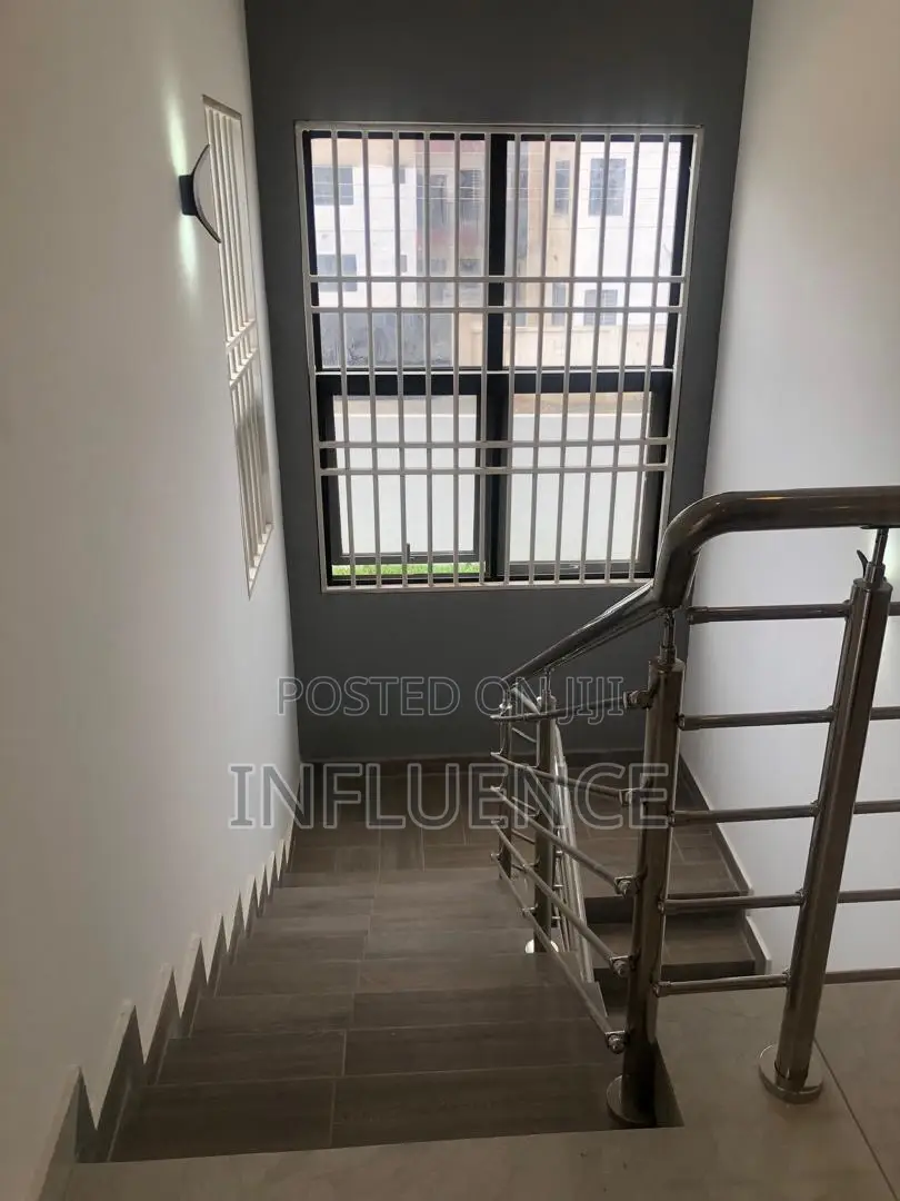4bdrm House in American House Area, East Legon for sale