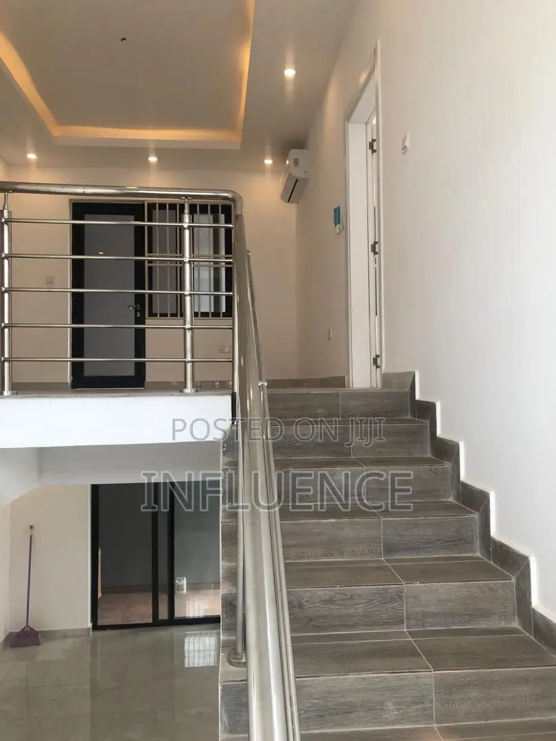 4bdrm House in American House Area, East Legon for sale