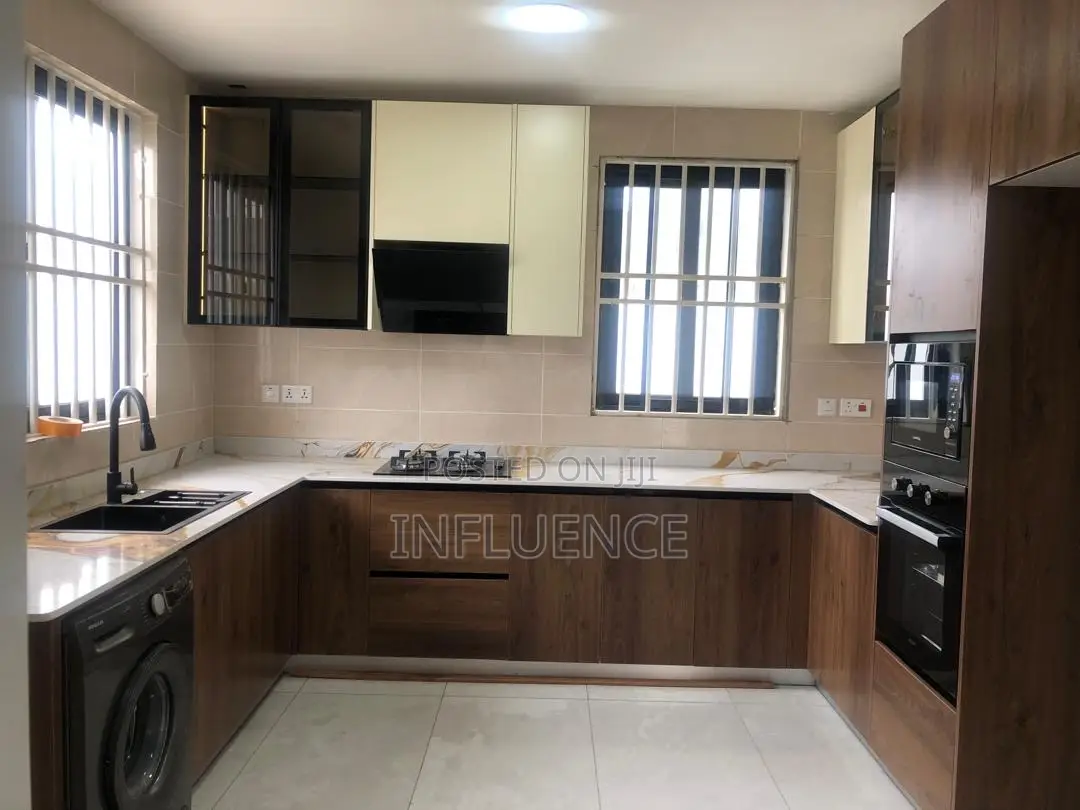 4bdrm House in American House Area, East Legon for sale