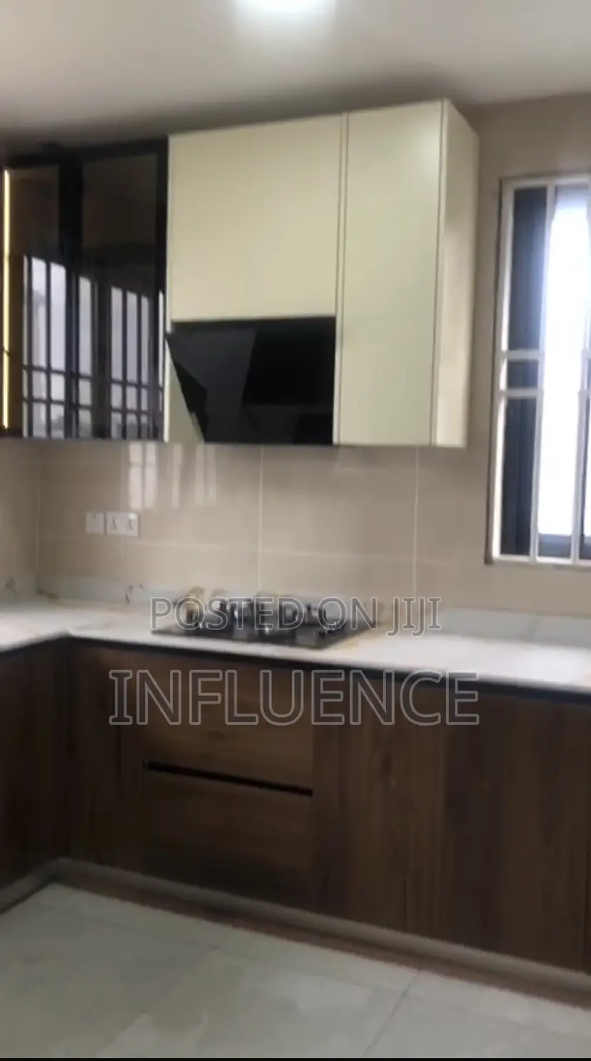 4bdrm House in American House Area, East Legon for sale