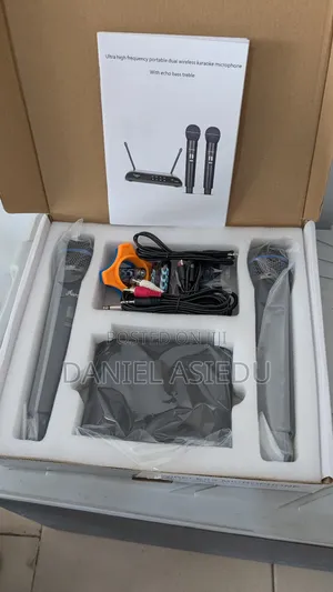Wireless Microphone for Interview Live Show and Vlogging