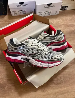 Saucony Omni 9 Sneakers