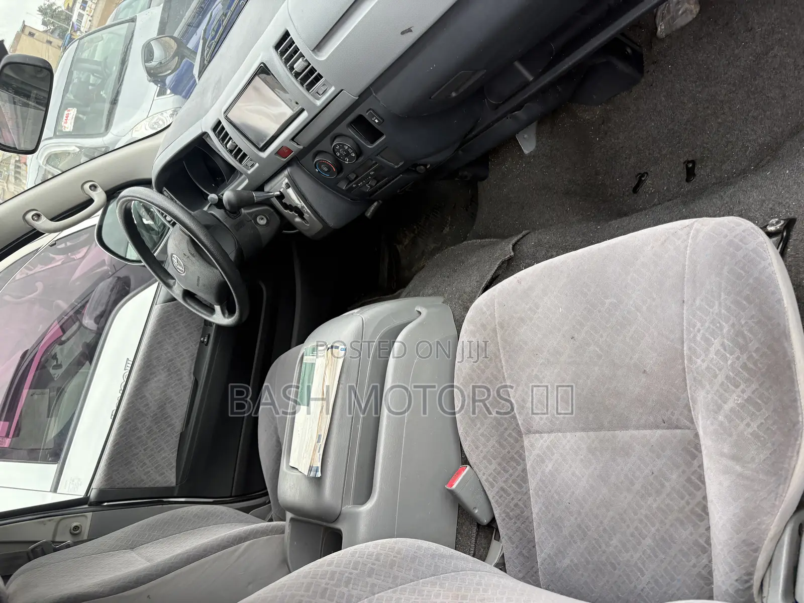 Toyota HiAce 2012 Silver