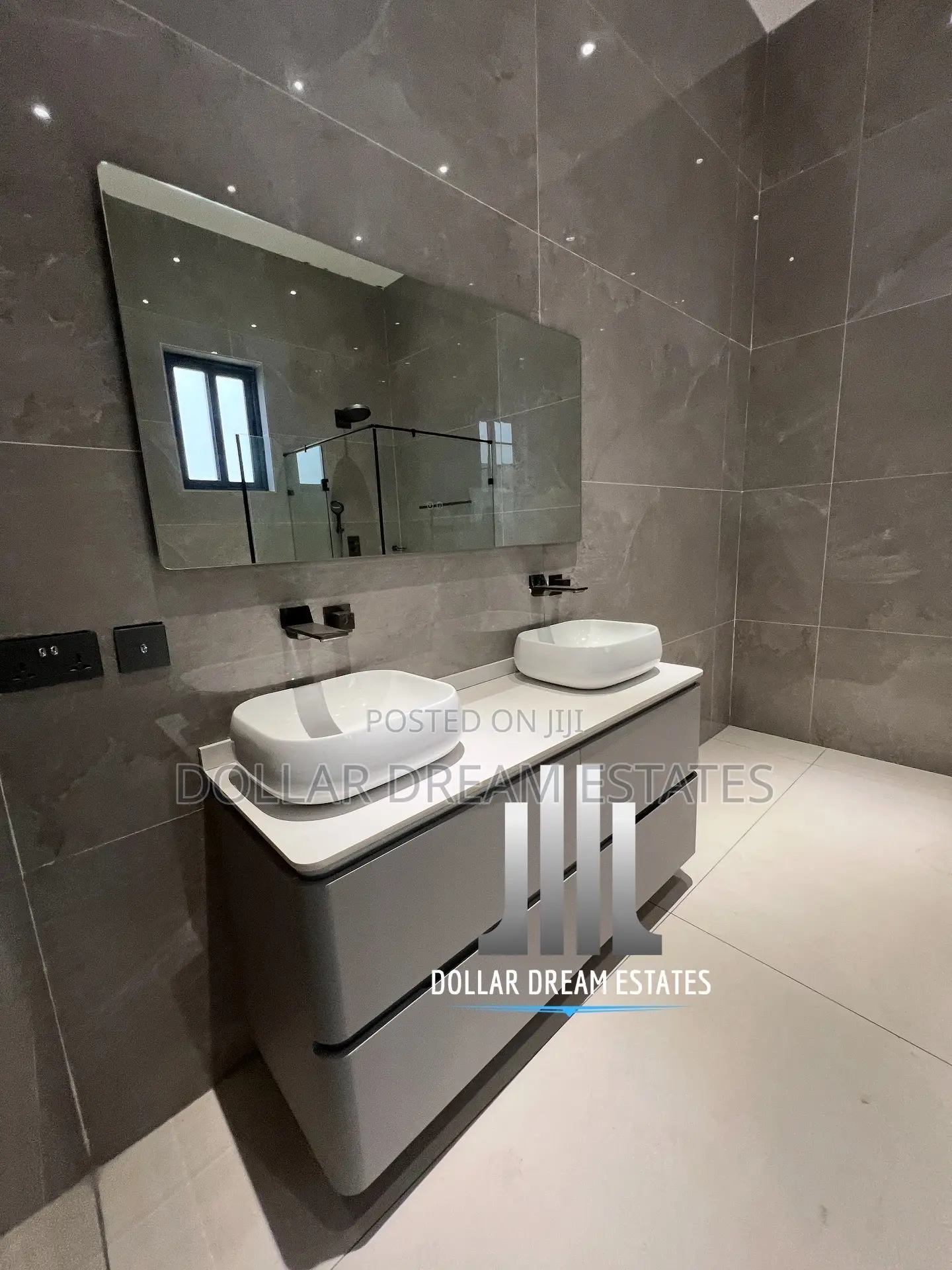 5bdrm House in East Legon for sale