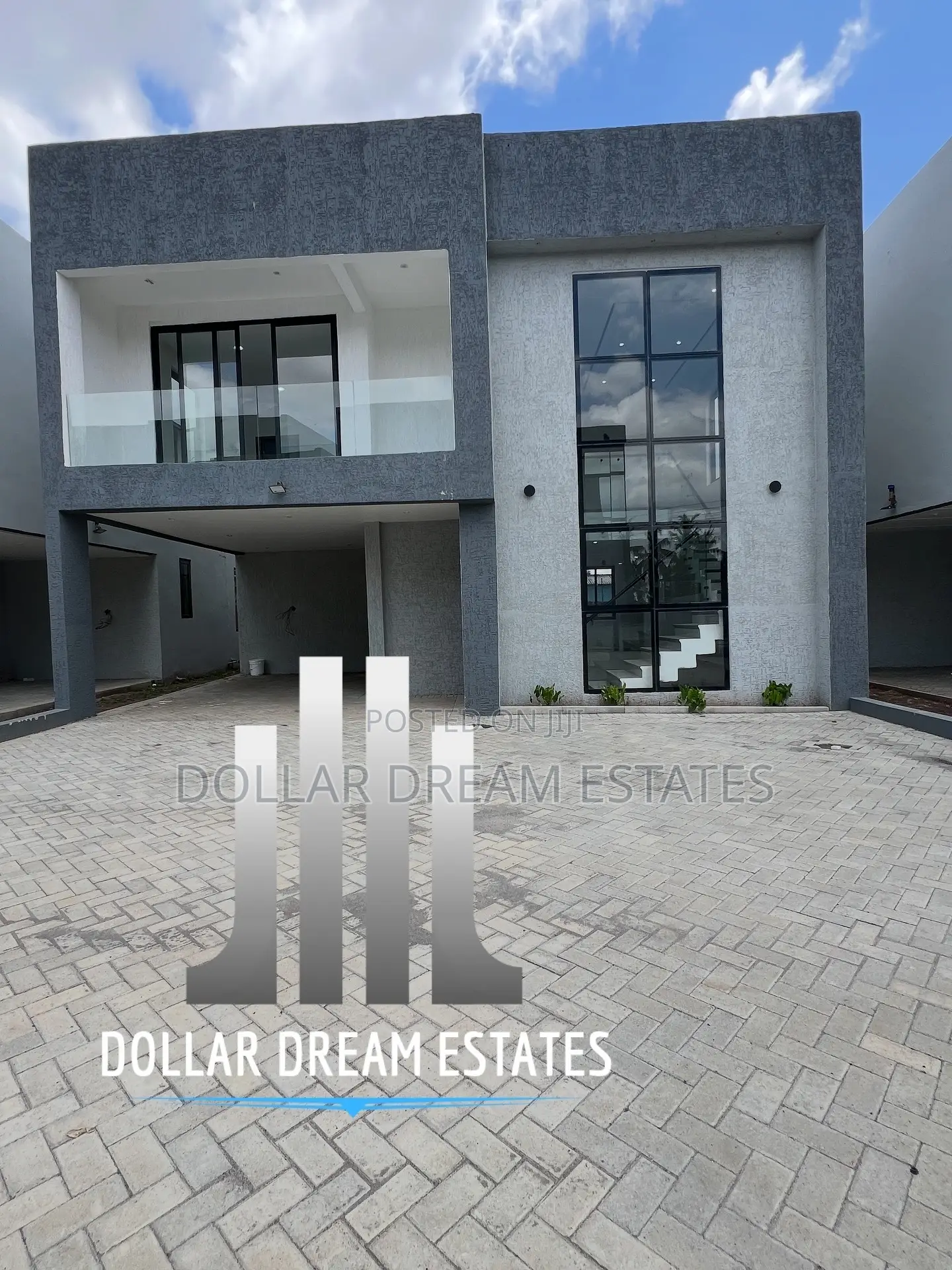 4bdrm Townhouse / Terrace in North Legon for rent