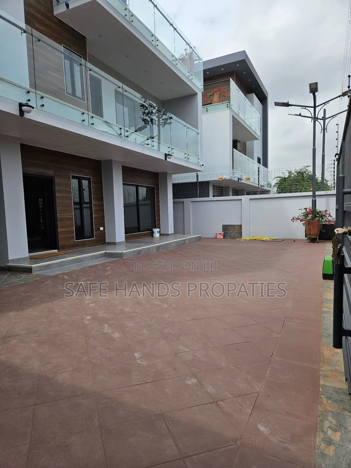 Furnished 6bdrm Apartment in Adjiringanor Close, Accra Metropolitan
