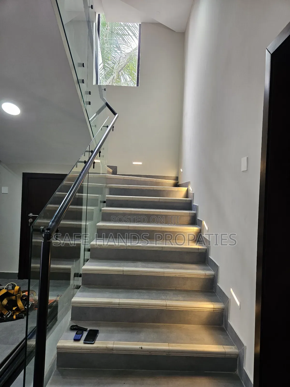 Furnished 6bdrm Apartment in Adjiringanor Close, Accra Metropolitan