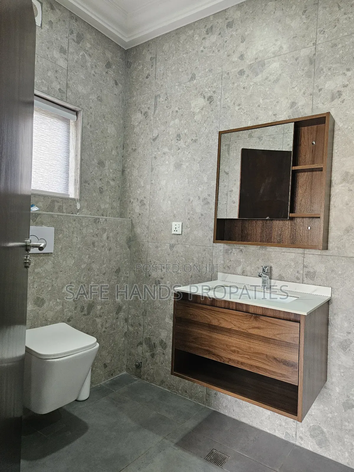 Furnished 6bdrm Apartment in Adjiringanor Close, Accra Metropolitan