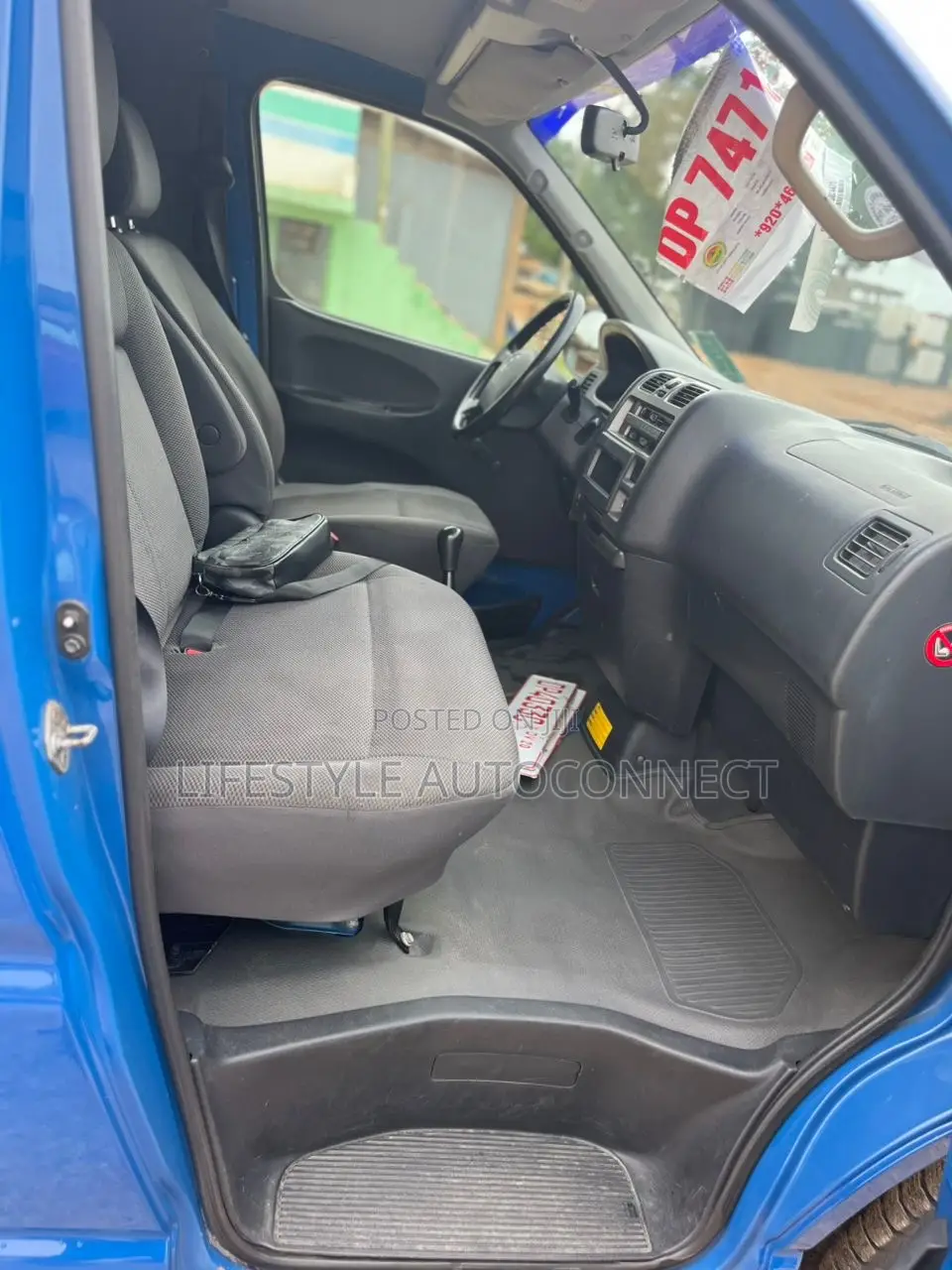 Toyota HiAce 2013 Blue