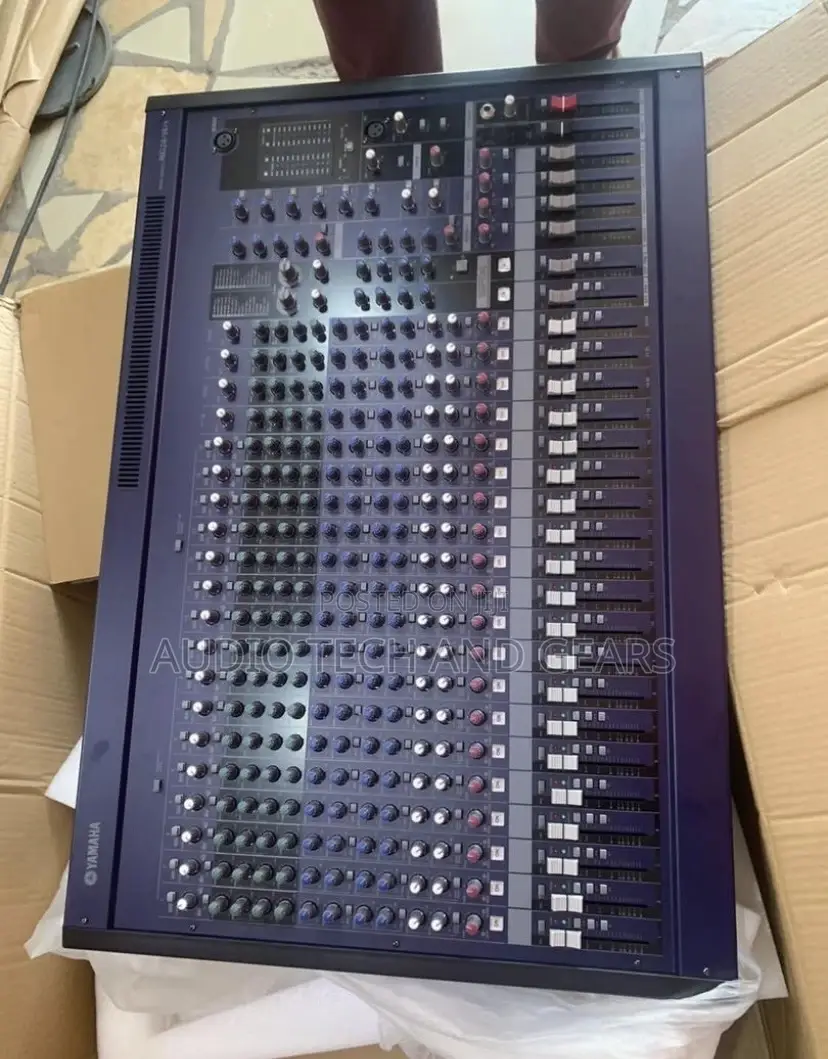 Yamaha Mg24xu 24 Channel Mixer