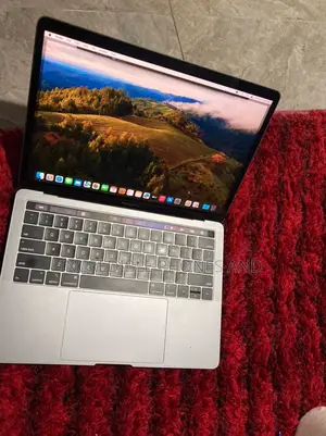 New Laptop Apple MacBook Pro 2019 16GB Intel Core i7 SSD 256GB