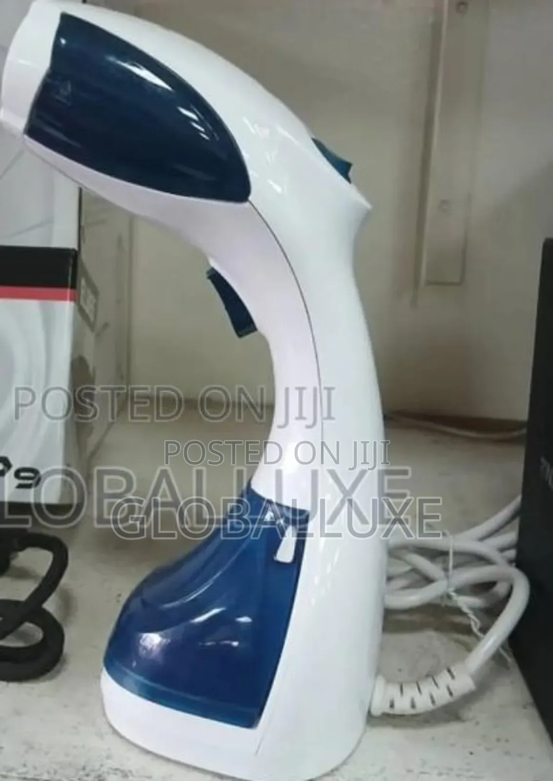 High-Performance Steam Iron With Adjustable Temperature Control