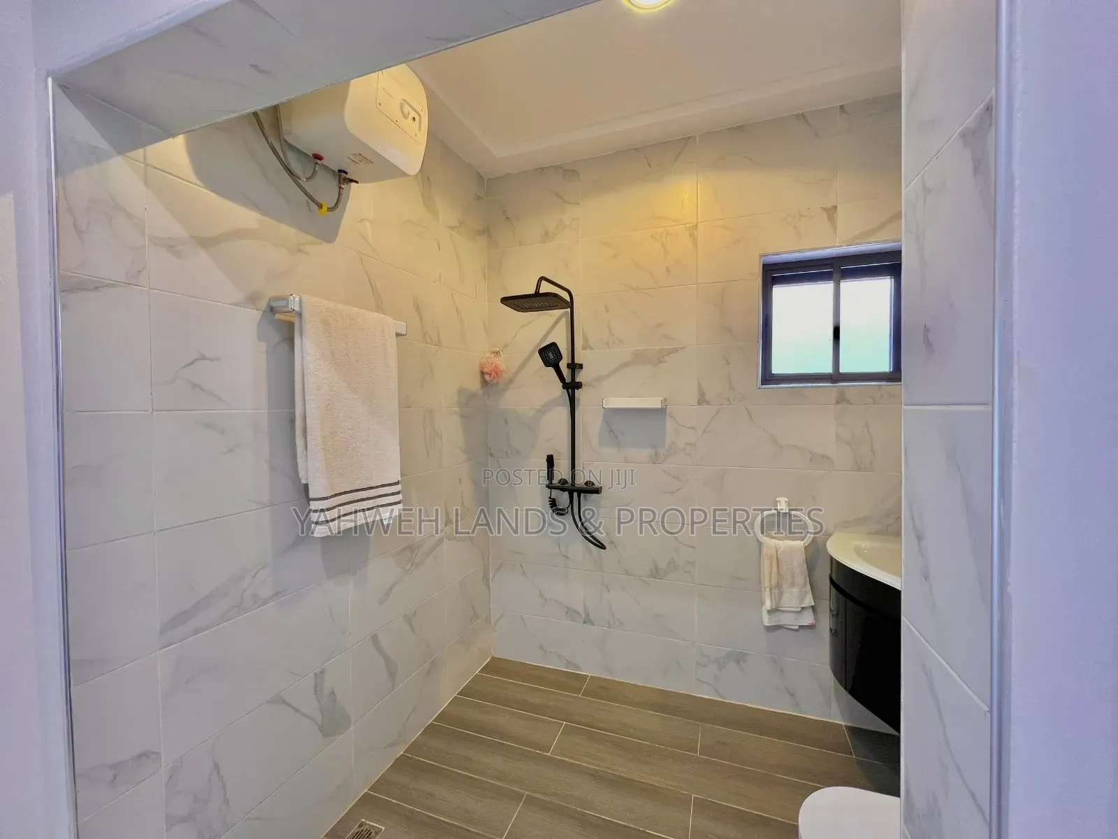 Furnished 4bdrm Townhouse / Terrace in Lashibi for rent