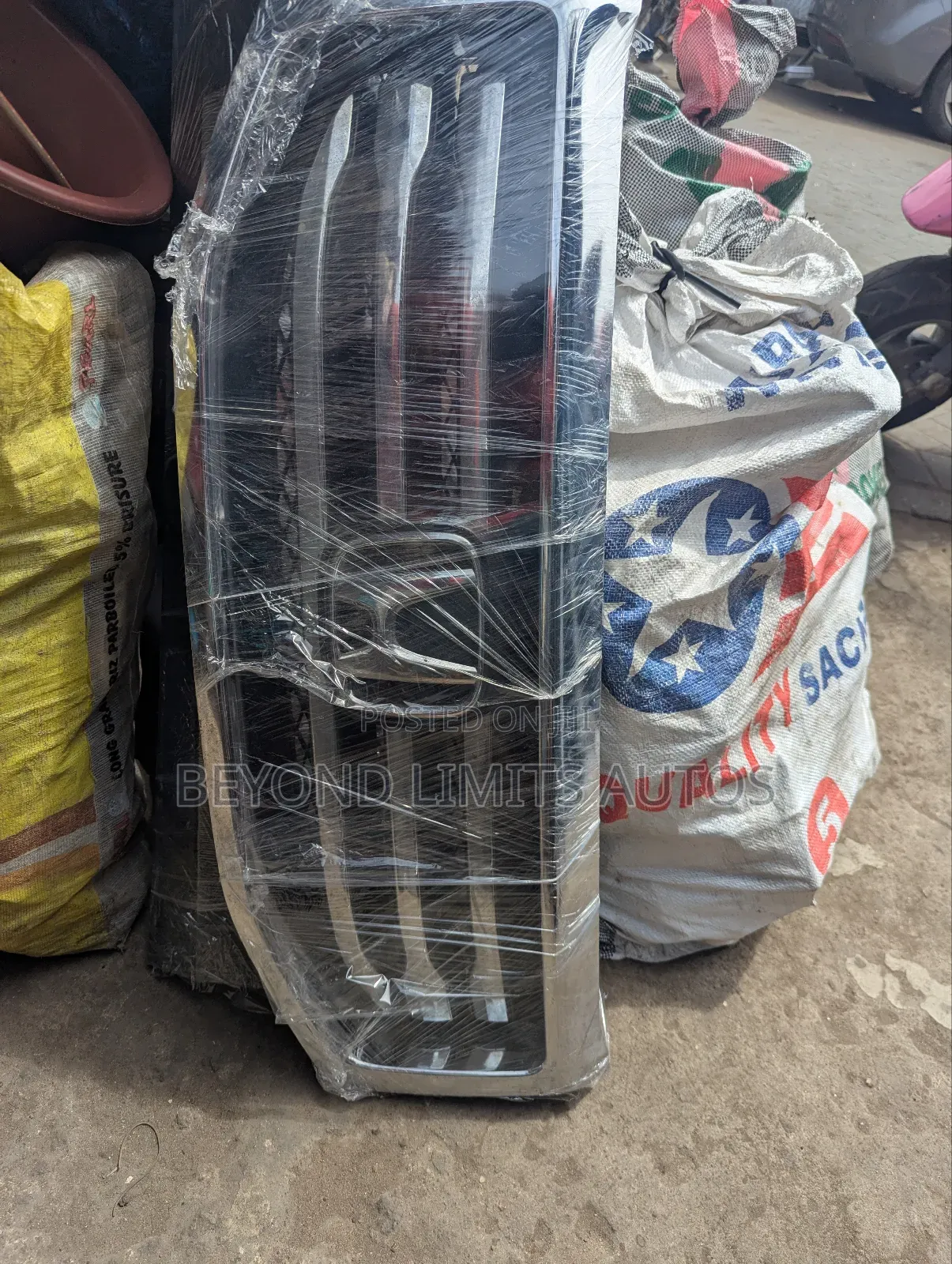 Honda Pilot 2012,2013,2014 Front Grille / Top Shell