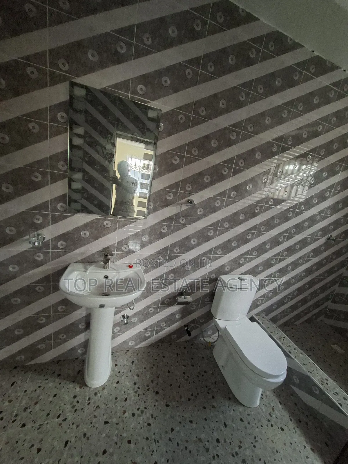 2bdrm Apartment in Oyarifa Ayi Mensah for rent