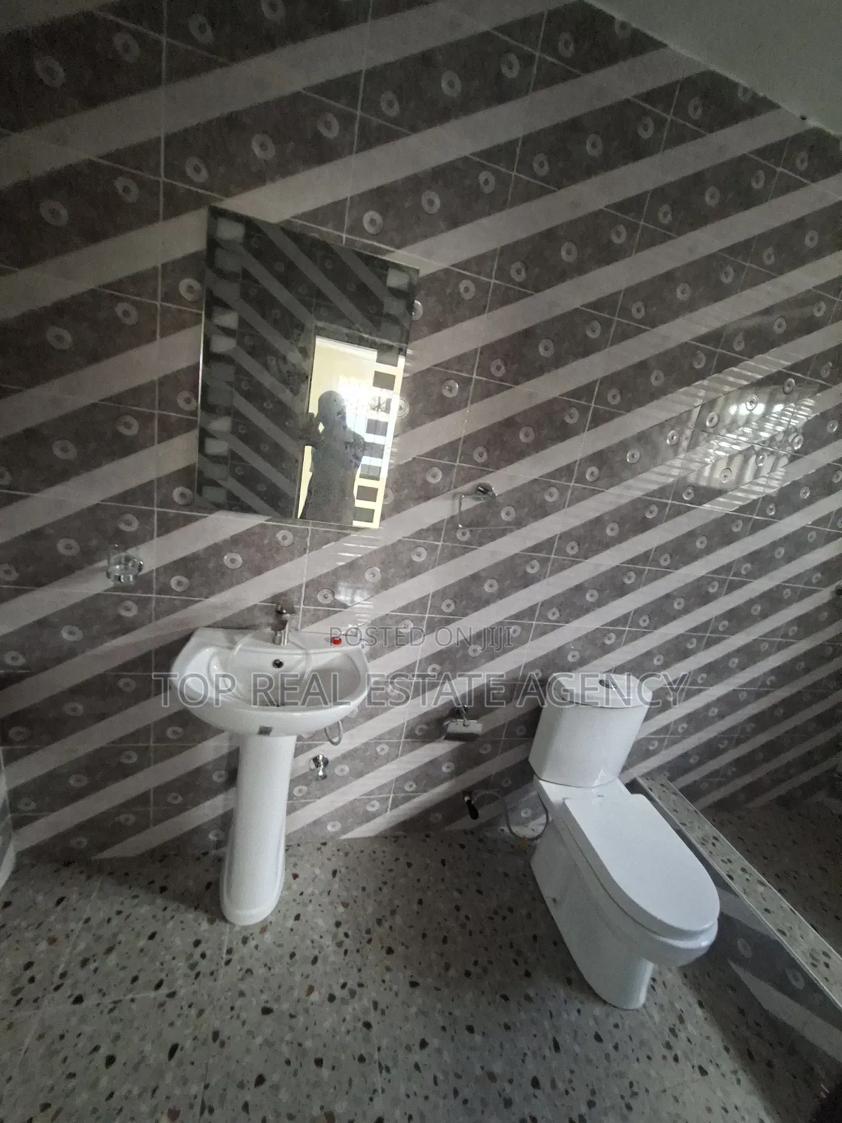 2bdrm Apartment in Oyarifa Ayi Mensah for rent
