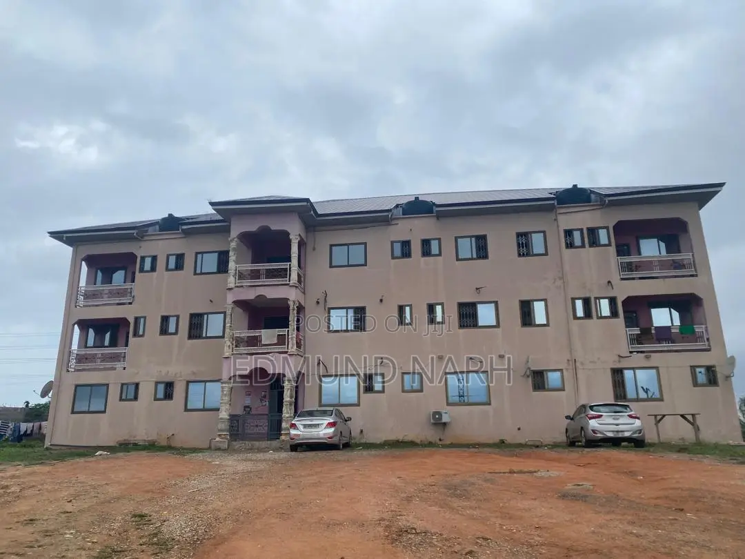 20bdrm Apartment in Takoradi for sale