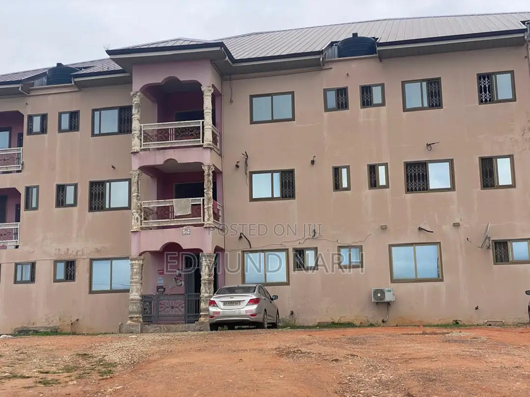 20bdrm Apartment in Takoradi for sale
