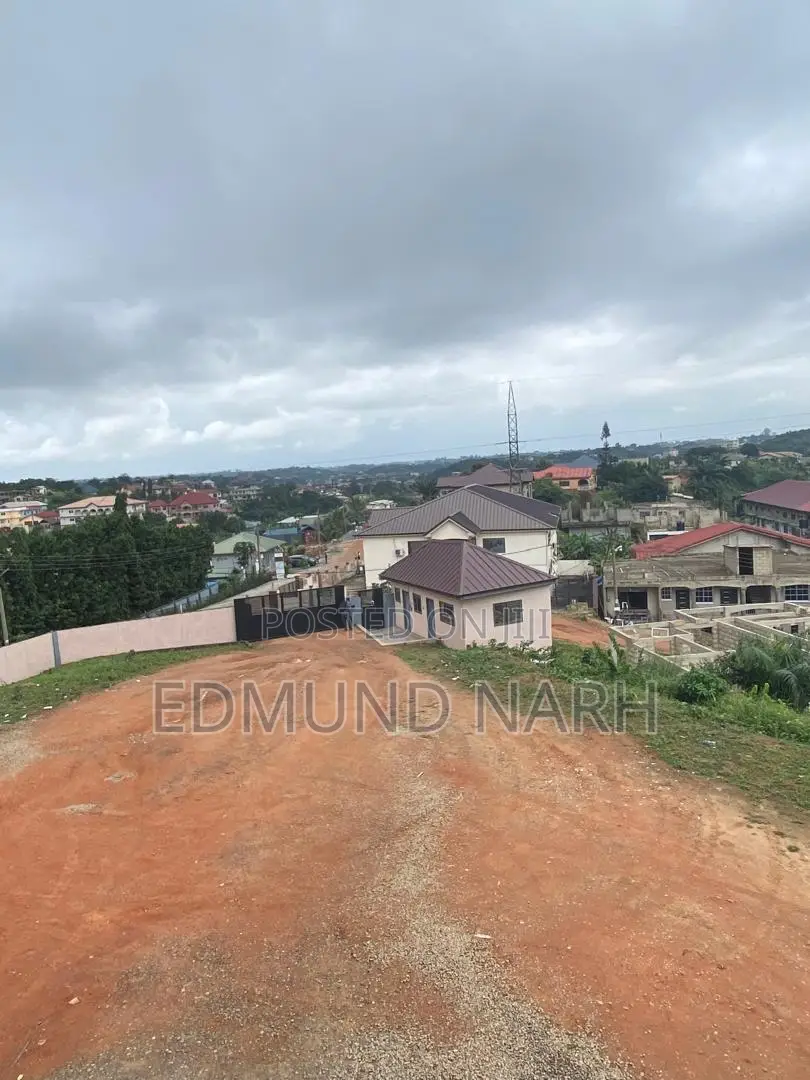 20bdrm Apartment in Takoradi for sale