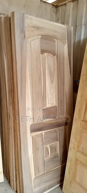 Maxonia Door