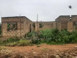 5bdrm House in Private, Ayensuano for sale