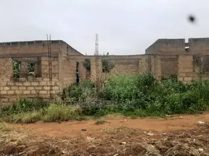 5bdrm House in Private, Ayensuano for sale