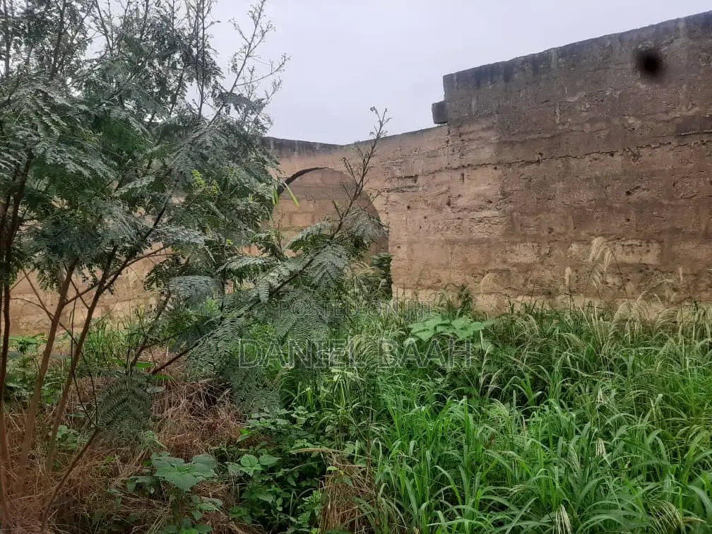 5bdrm House in Private, Ayensuano for sale