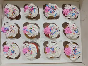 12 Vanilla and Strawberry Cupcakes, Order