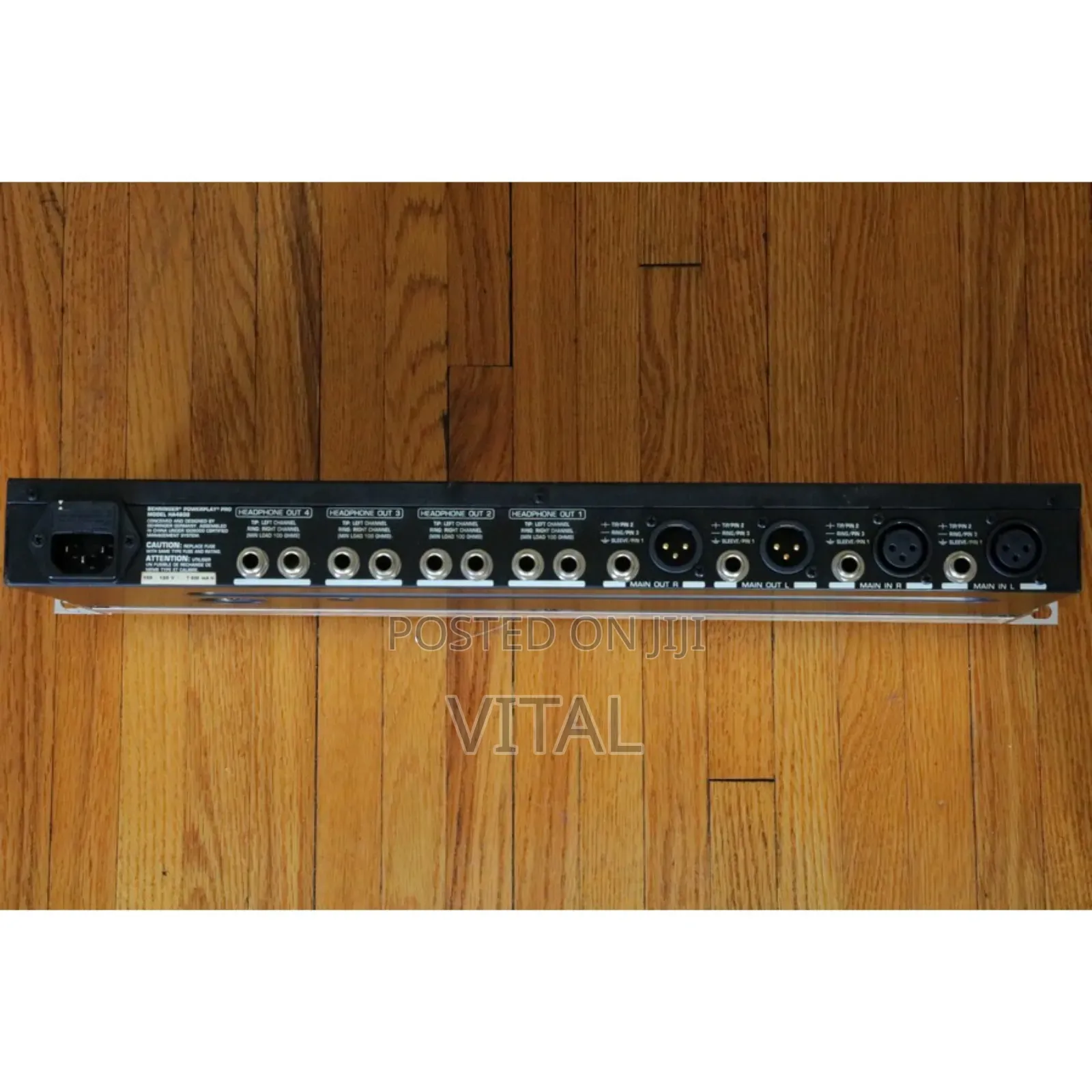 Behringer Powerplay Ha4600 4 Channels Headphone Amplifier