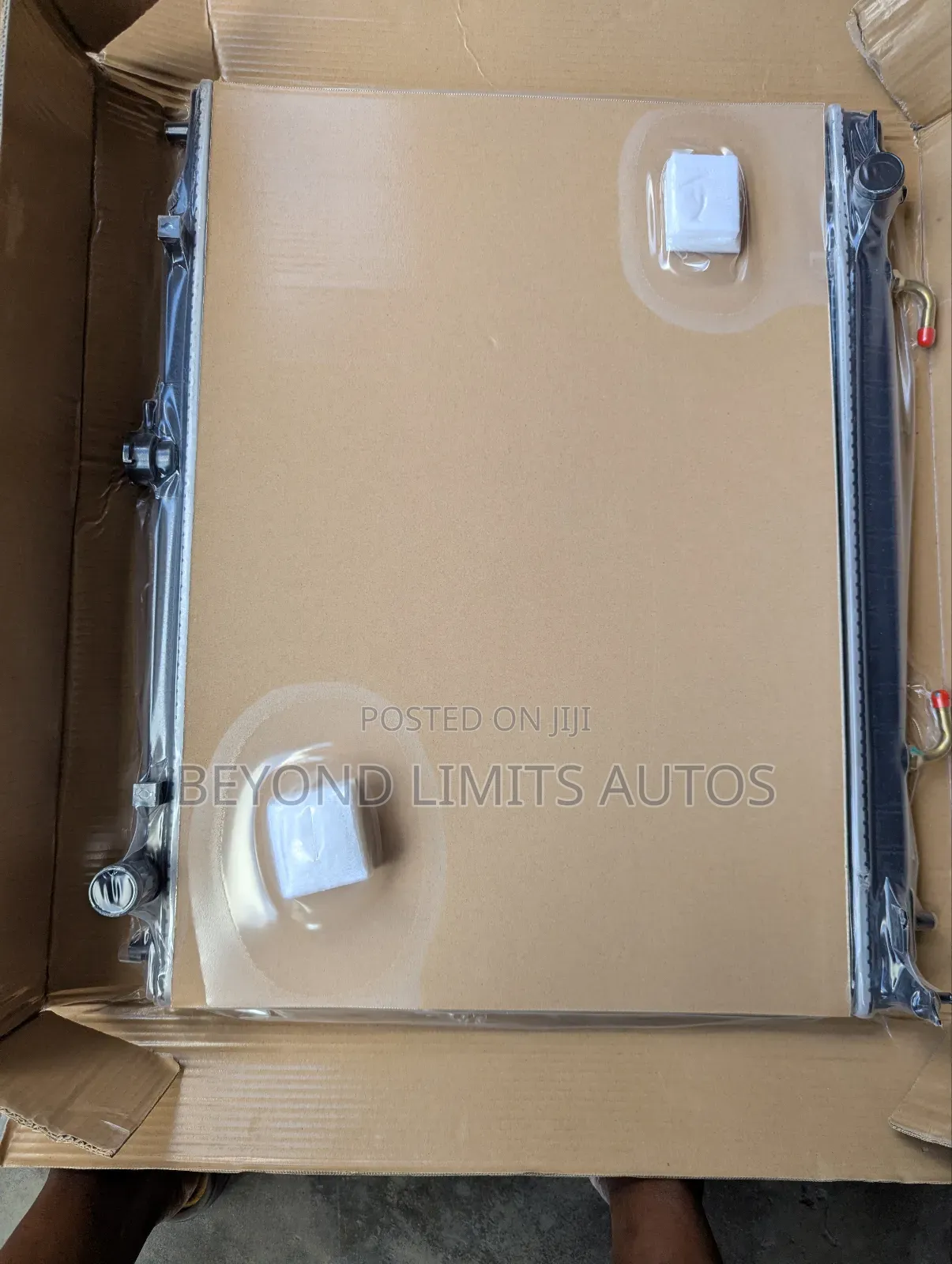 Mitsubishi Pajero 2012,2013,2014,2015,2017,2018 Radiator/ Water Tank
