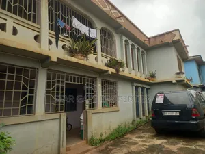 8bdrm House in Breman Abusuakruwa, Kumasi Metropolitan for sale