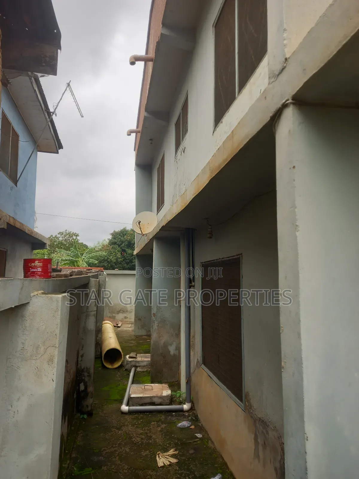 8bdrm House in Breman Abusuakruwa, Kumasi Metropolitan for sale
