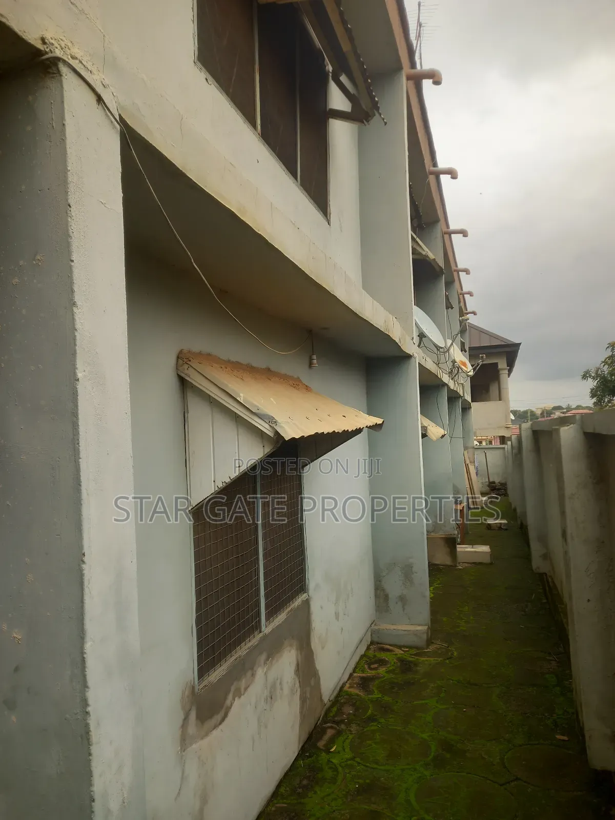8bdrm House in Breman Abusuakruwa, Kumasi Metropolitan for sale