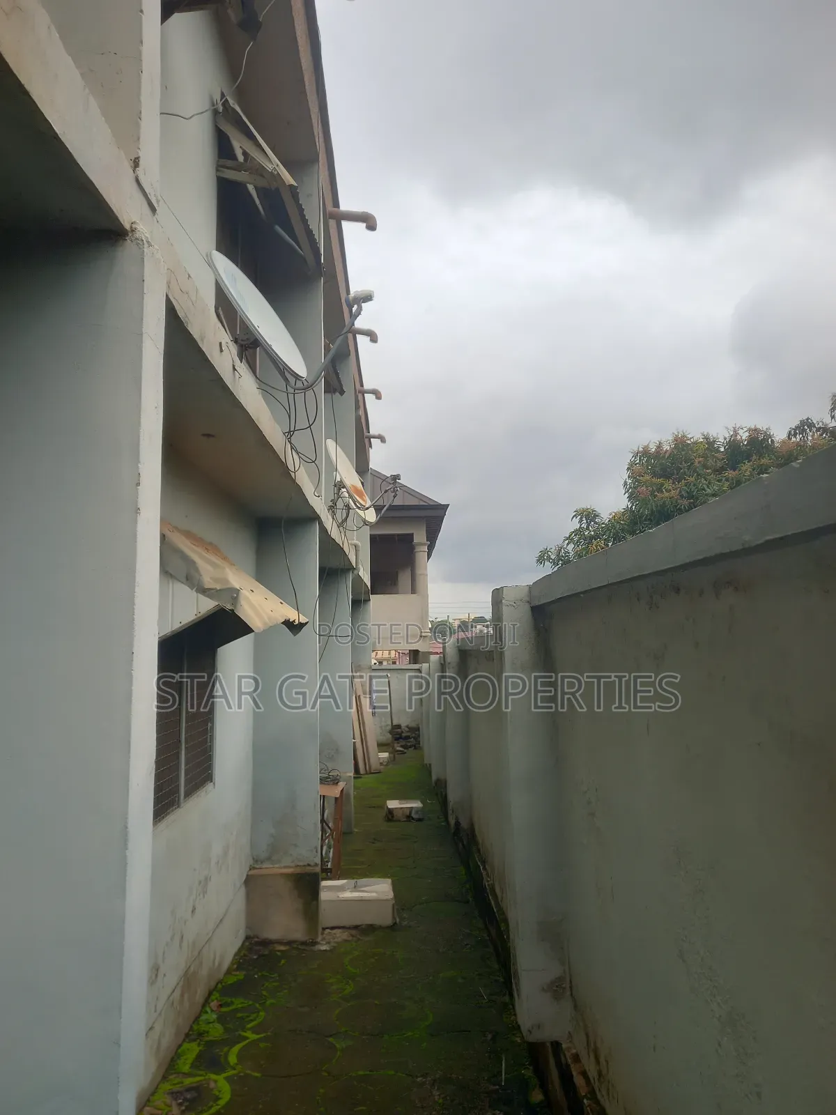 8bdrm House in Breman Abusuakruwa, Kumasi Metropolitan for sale