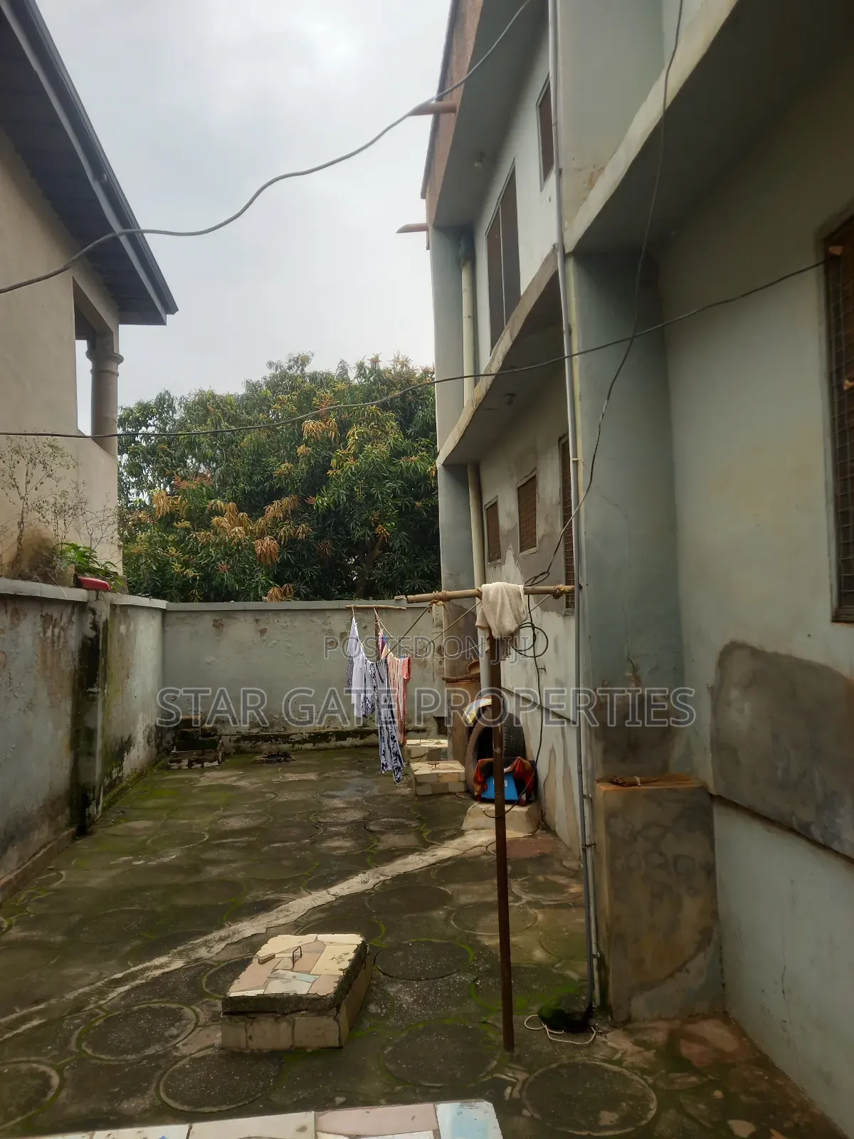 8bdrm House in Breman Abusuakruwa, Kumasi Metropolitan for sale