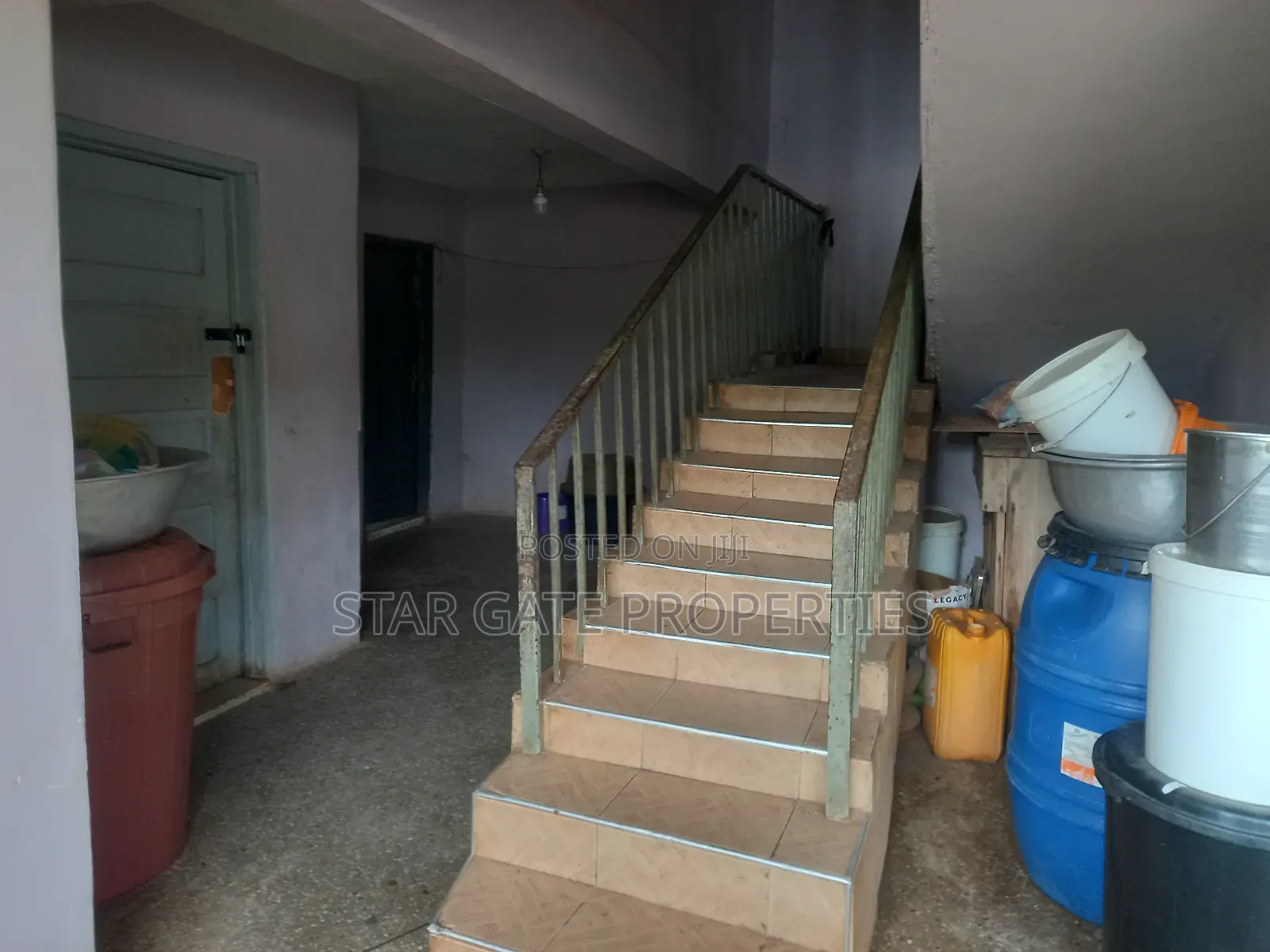 8bdrm House in Breman Abusuakruwa, Kumasi Metropolitan for sale
