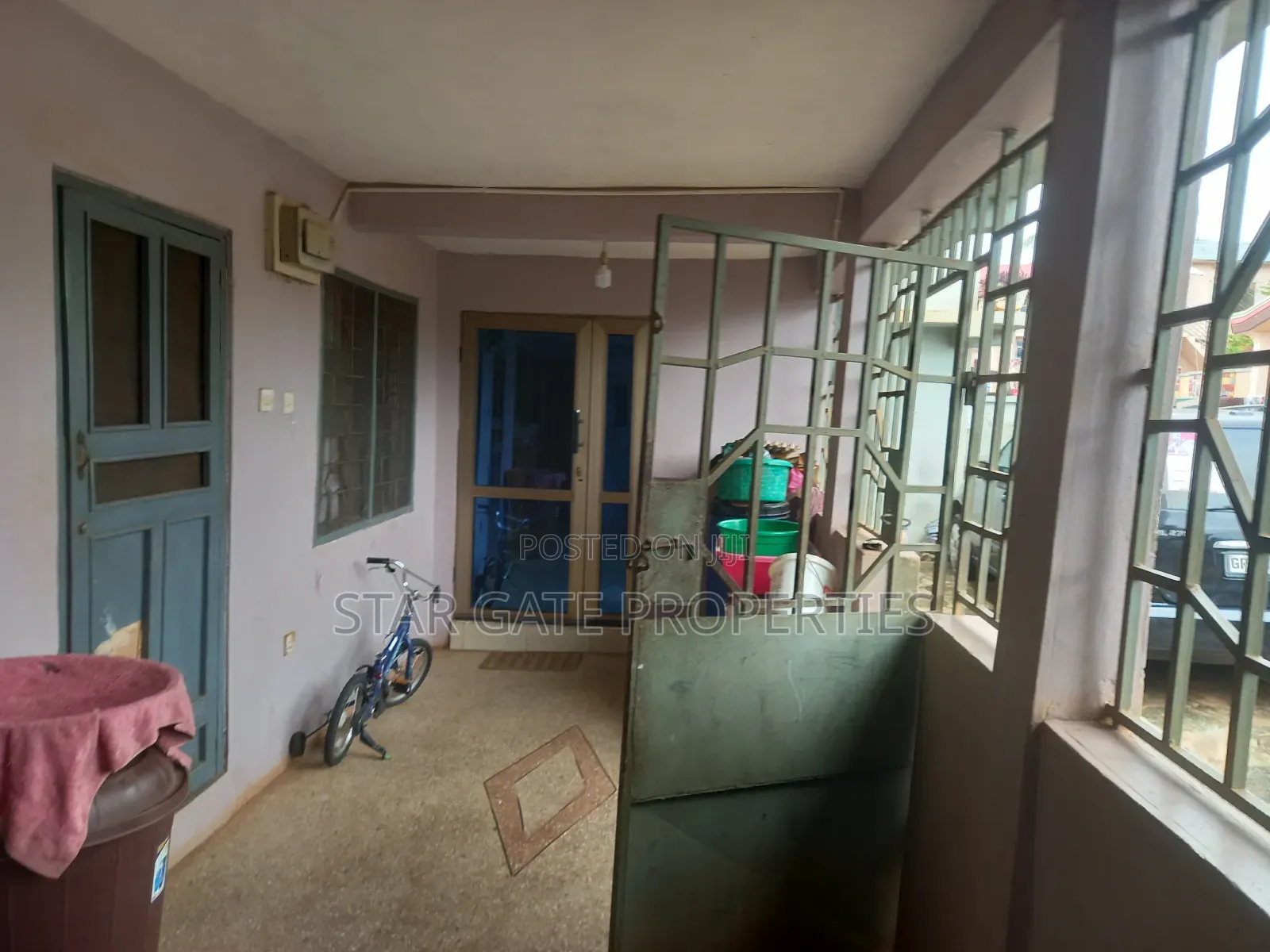8bdrm House in Breman Abusuakruwa, Kumasi Metropolitan for sale