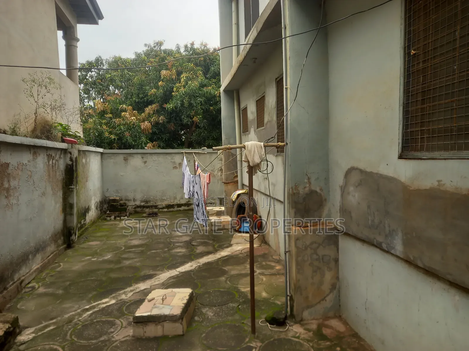 8bdrm House in Breman Abusuakruwa, Kumasi Metropolitan for sale