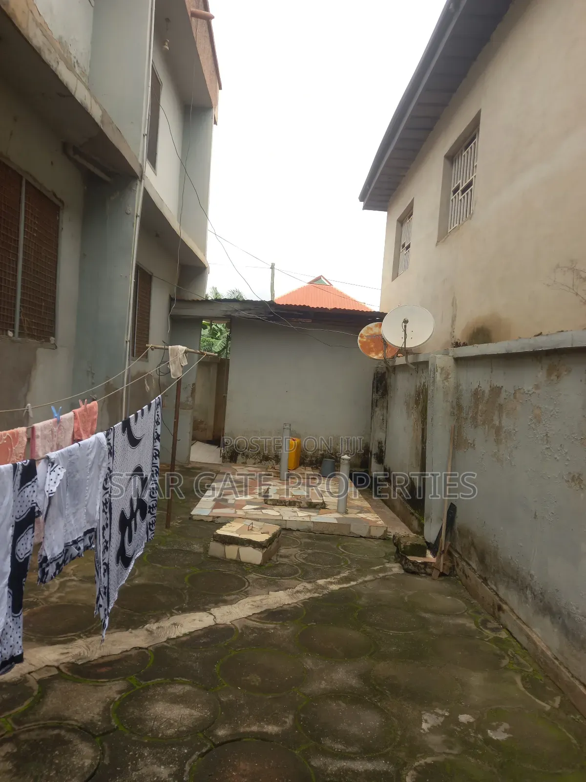 8bdrm House in Breman Abusuakruwa, Kumasi Metropolitan for sale