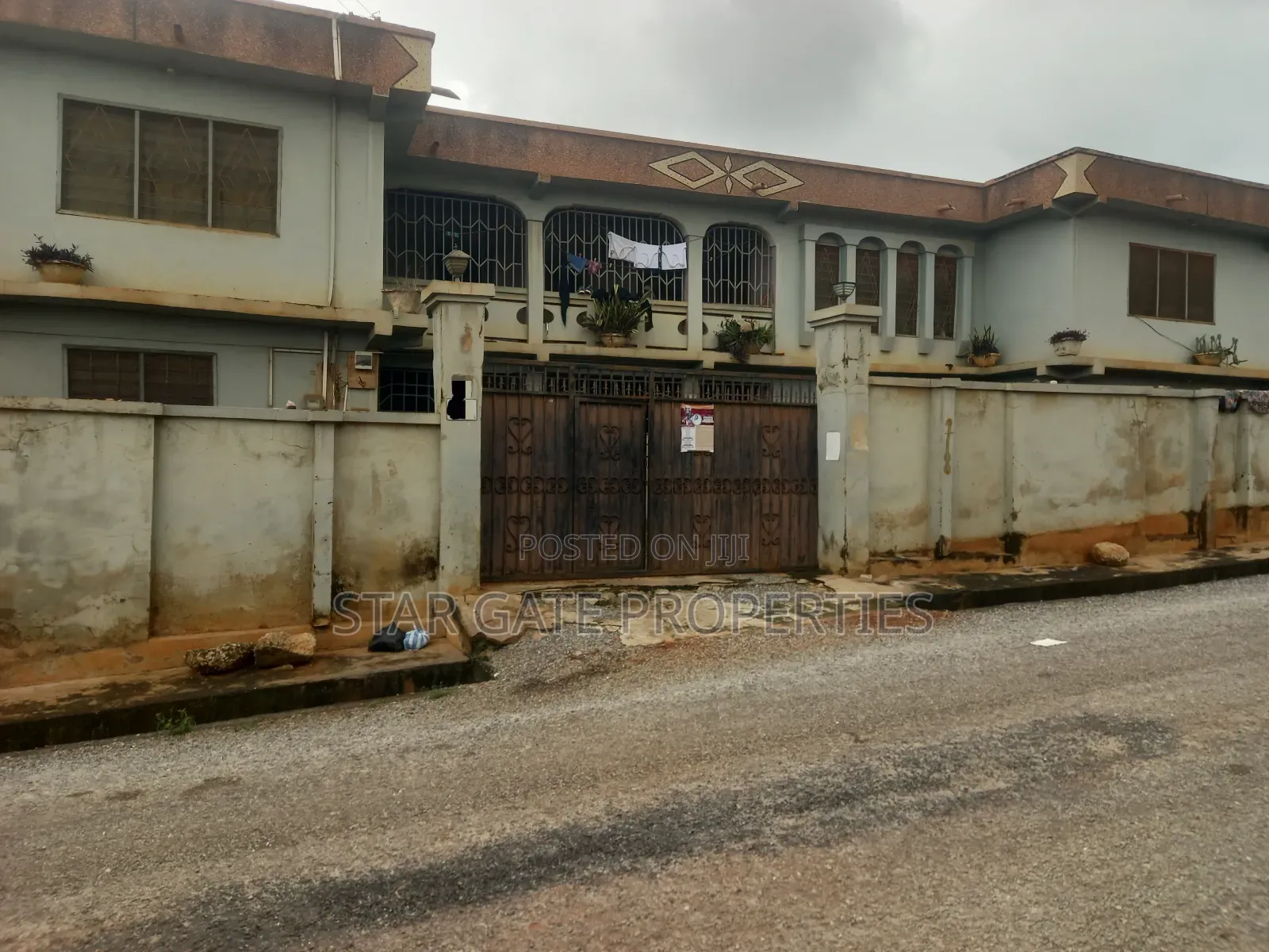 8bdrm House in Breman Abusuakruwa, Kumasi Metropolitan for sale