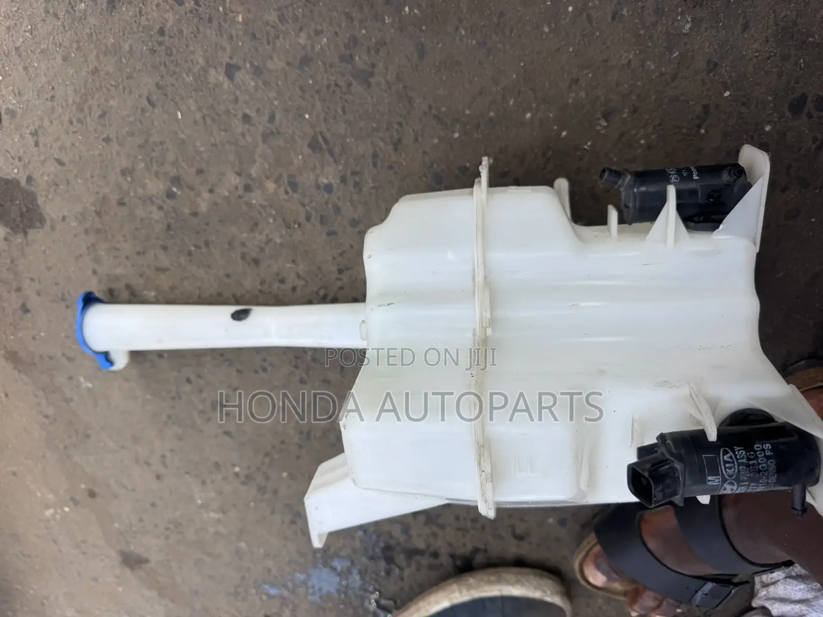 Hyundai Tucson 2014,2015,2016 Wiper Wash Bottle.