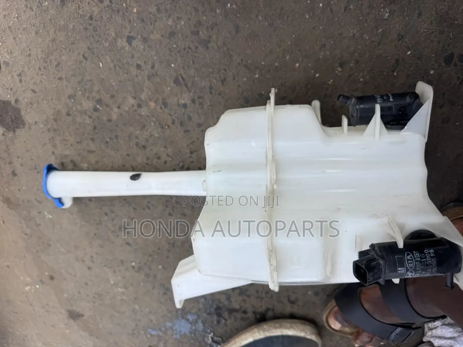 Hyundai Tucson 2014,2015,2016 Wiper Wash Bottle.