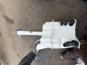 Hyundai Tucson 2014,2015,2016 Wiper Wash Bottle.