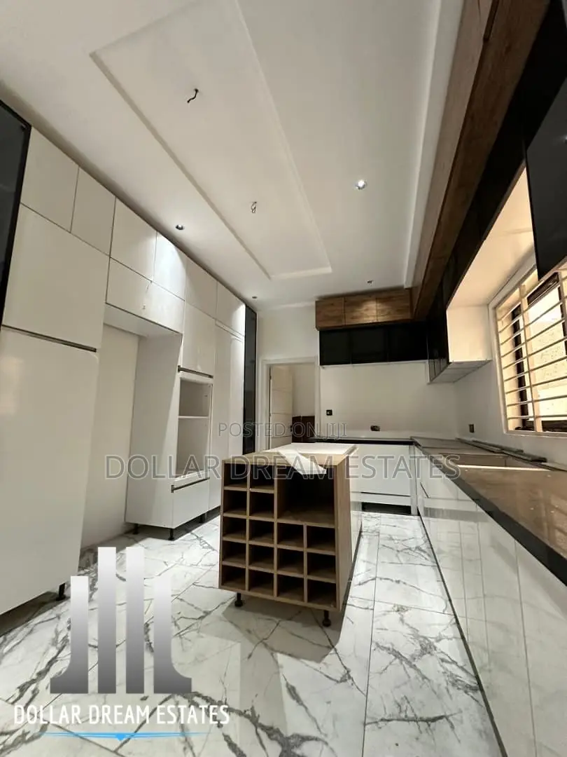 4bdrm House in Adenta for sale